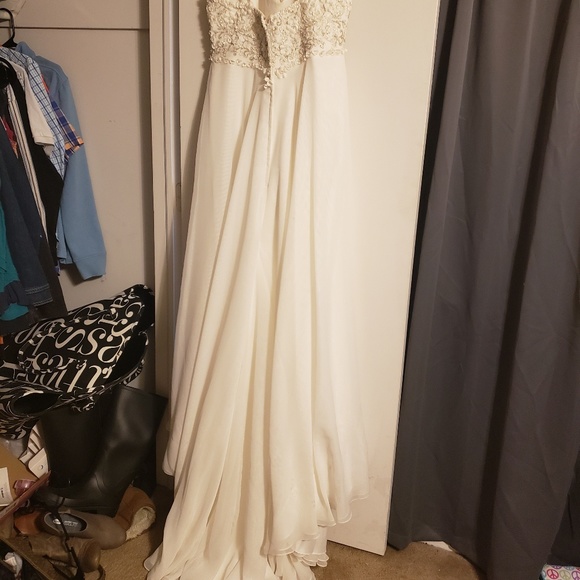 Wedding Dress - Picture 3 of 8
